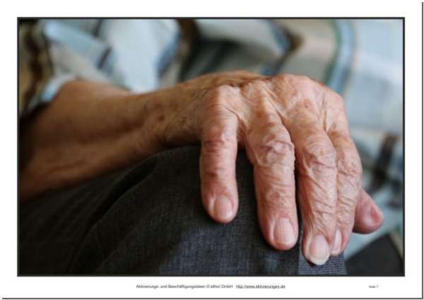 eine gepflegte Hand eines Seniors